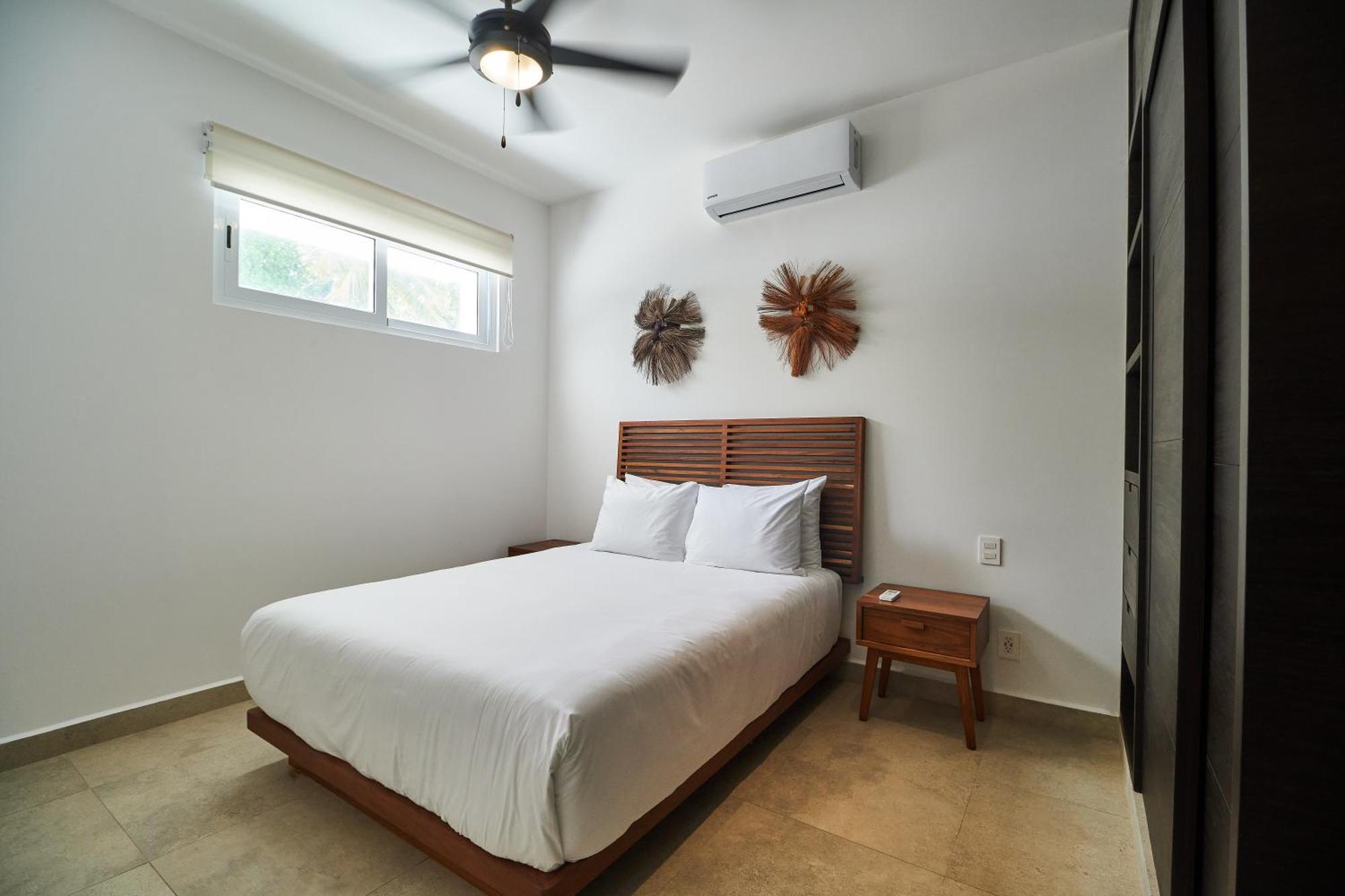 With 2 Pools, Gym, Yoga Deck And Bbq Grill *